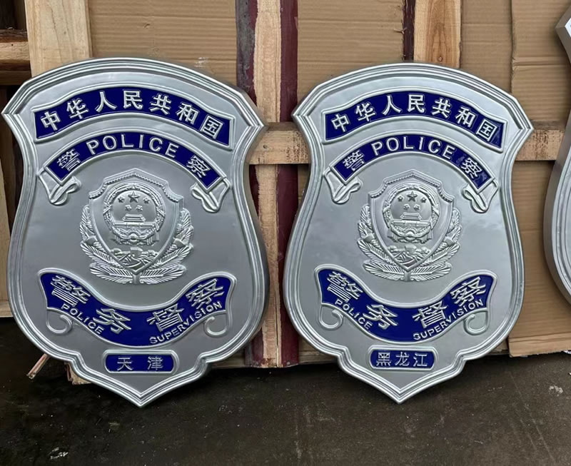 警徽定制如何选择合适的材料